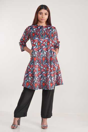 Pooja Bagaria Round Neck Floral Print Kurta & Pant Set 