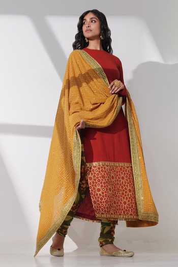 Taisha Moroccan Embroidered Kurta Set 