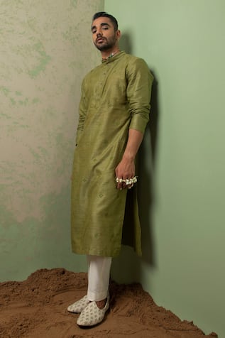 Ankita Shahabadi Airaavat Embroidered Kurta 