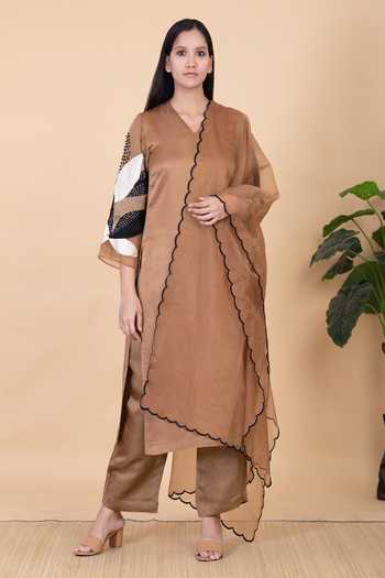 Chambray & Co. Ashi Resham Embroidered Sleeve Kurta Set 