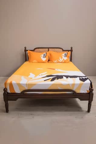 The Bird Storks Journey Print Bedsheet Set 