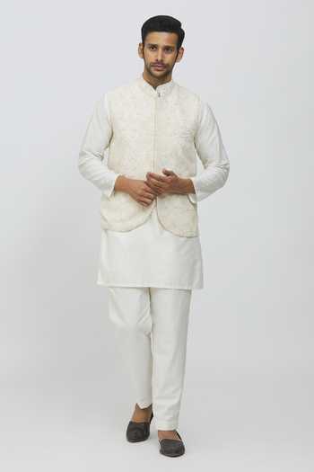 Priti Sahni Embroidered Bundi Jacket & Kurta Set 