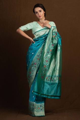 Devissha Katan Silk Handloom Floral Pattern Banarasi Saree
