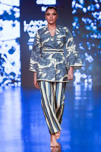 Koai Stripe Pattern Flared Pant 