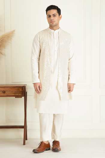 Priyanka Jain Embroidered Bundi & Kurta Set 