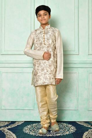 Embroidered Floral Jaali Kurta 