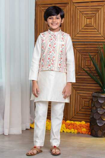Free Sparrow Floral Thread Work Bundi Kurta Set 