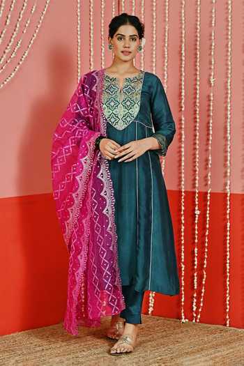 Myaara Panelled Kurta Set With Organza Embroidered Dupatta 