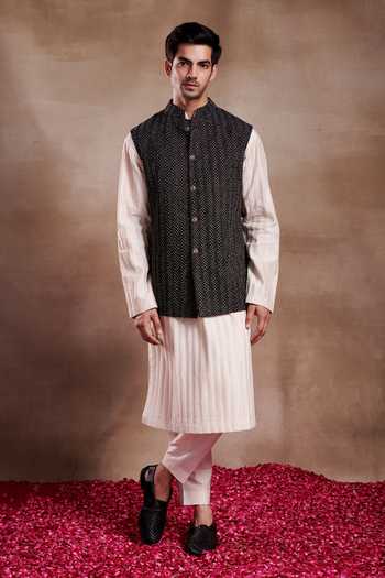 SHASHA GABA Arth Zari Work Waist Coat With Kurta 
