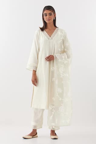 Bagh Kurta Set With Embroidered Floral Jaali Dupatta 