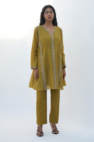 Nadima Saqib Floral Embroidered Tunic & Pant Set 