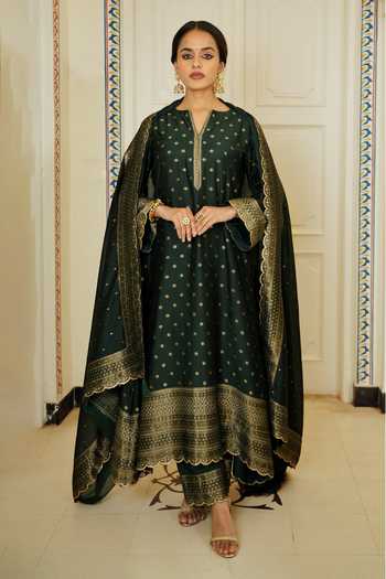 Safaa Vegan Silk Floral Pattern Kurta Set 
