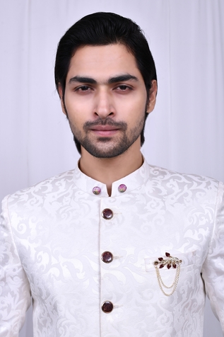 Nazaakat by Samara Singh Leaf Design Brooch