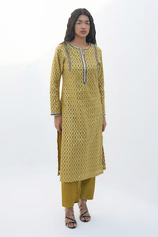 Nadima Saqib Embroidered Kurta & Pant Set 