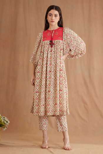 Nikasha Yoke Embroidered Kurta & Pant Set 