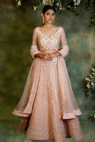 Buy Peach Heavy Embroidered Designer Bridal Lehenga Choli | Bridal Lehenga  Choli