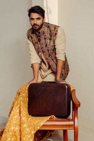 Ankita Shahabadi Abstract Print Bundi & Kurta Set 