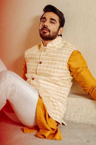 Ankita Shahabadi Textured Off White Bundi & Kurta Set 