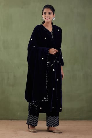 Velvet Gota Embroidered Shawl 