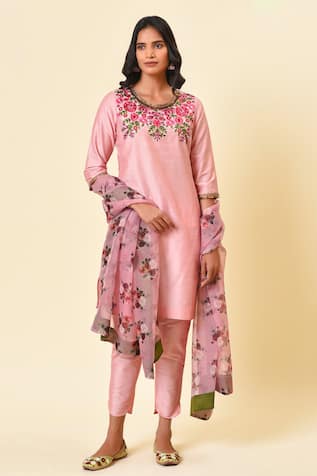 NUHH Embroidered Kurta Set 