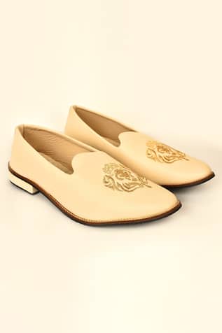 Arihant Rai Sinha Beige Embroidered Mojaris 