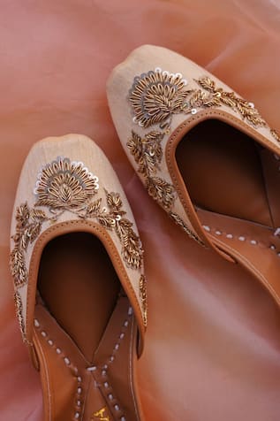 Floral Embroidered Beige Juttis 