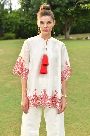 Nika 1.0 Chianti Cutwork Sleeve Top 