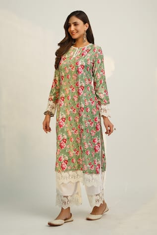 Hayat Velvet Printed Kurta & Pant Set 