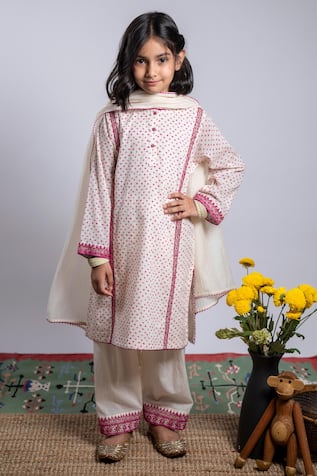 Boteh Geometric Embellished Neckline Kurta Set 