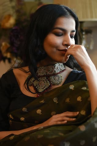 Floral Embroidered Choker 