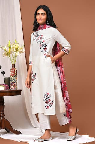 NUHH Floral Embroidered Kurta Set 