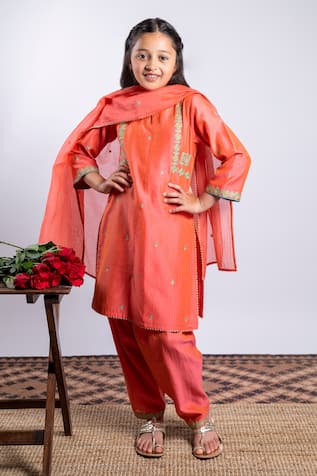 Boteh Geometric Embroidered Kurta Set 