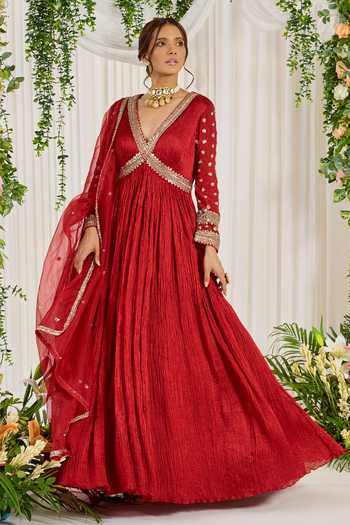 NIDHIKA SHEKHAR Laal Karwa Embroidered Anarkali With Dupatta 