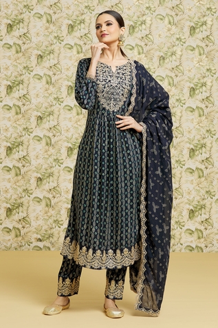 Nazaakat by Samara Singh Straight Fit Geometric Print Kurta Set