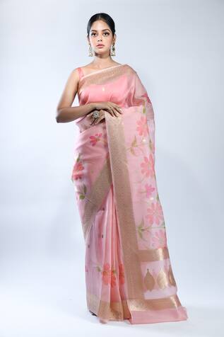 Eye-catching Dark Pink Banarasi Silk Saree With Fairytale Blouse Piece –  LajreeDesigner