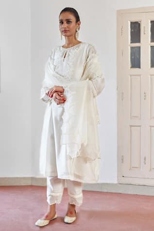 Amisha Kothari Ziya Floral Embroidered Kurta Set 