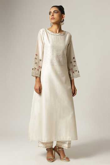 Anantaa By Roohi Placement Flower Embroidered Kurta With Pant 
