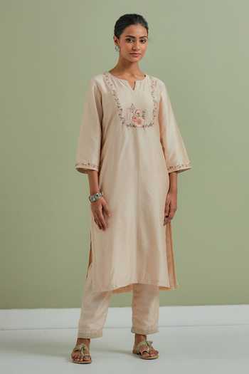 Priya Chaudhary Floral Embroidered Kurta 