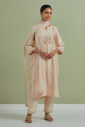 Priya Chaudhary Floral Embroidered Kurta Set 