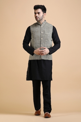 Dusala Shawls Aditya Checkered Woven Waistcoat