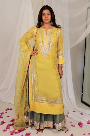 Buy Yellow With Dark Green Lehenga Choli Online - LSTV02629 | Andaaz Fashion