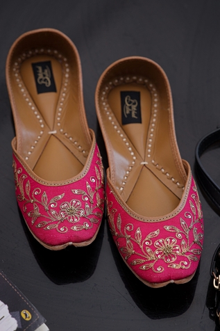 Stitched soles Sunhara Jaal Embroidered Juttis