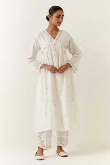 Anantaa By Roohi Silk Chanderi Floral Embroidered Kurta 