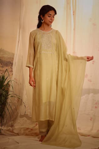 Flower Embroidered Kurta & Pant Set 