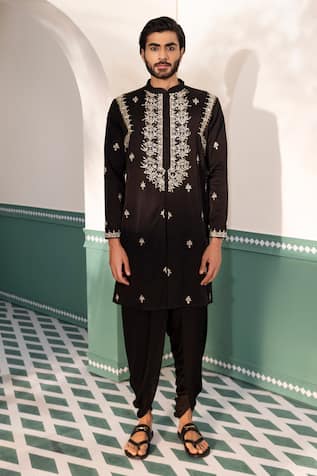 Shreyansh Designs Shehanshah Geometric Embroidered Kurta With Pant 