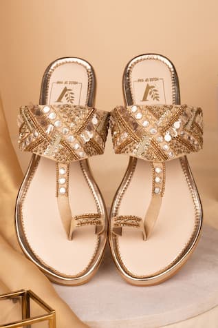 Nazm Embellished Kolhapuri Flats 