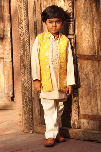 FAYON KIDS Floral Embroidered Bundi & Kurta Set 