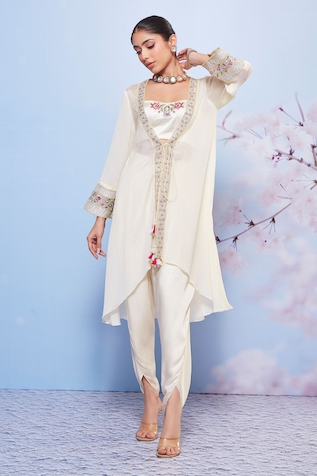 White - Cutdana Work - Readymade Saree Blouse Designs Online: Buy Fancy  Blouses at Utsav Fashion