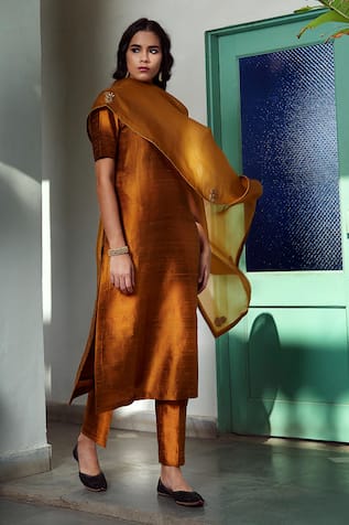 Beautiful kurti-jacket. | Designer dresses indian, Model dress, Lehnga dress