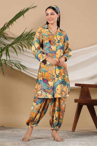 Shop Women designer Classic Kurta Sets for Resort Online